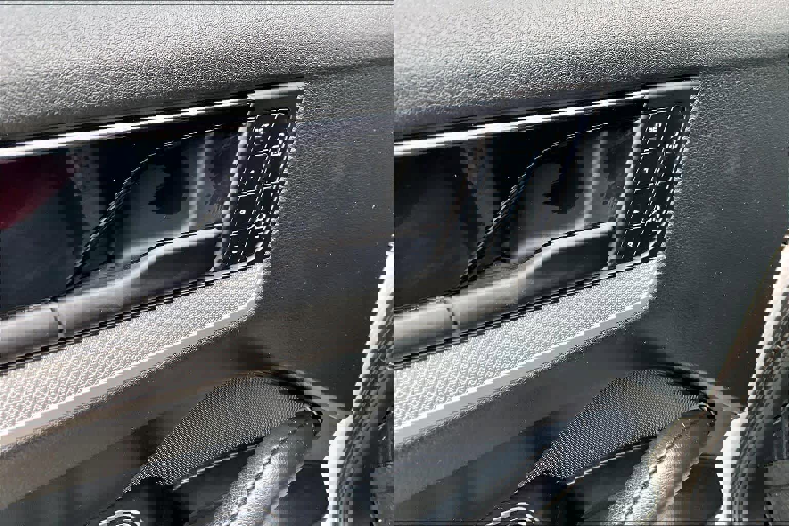 Used 2024 Porsche Cayenne image 32