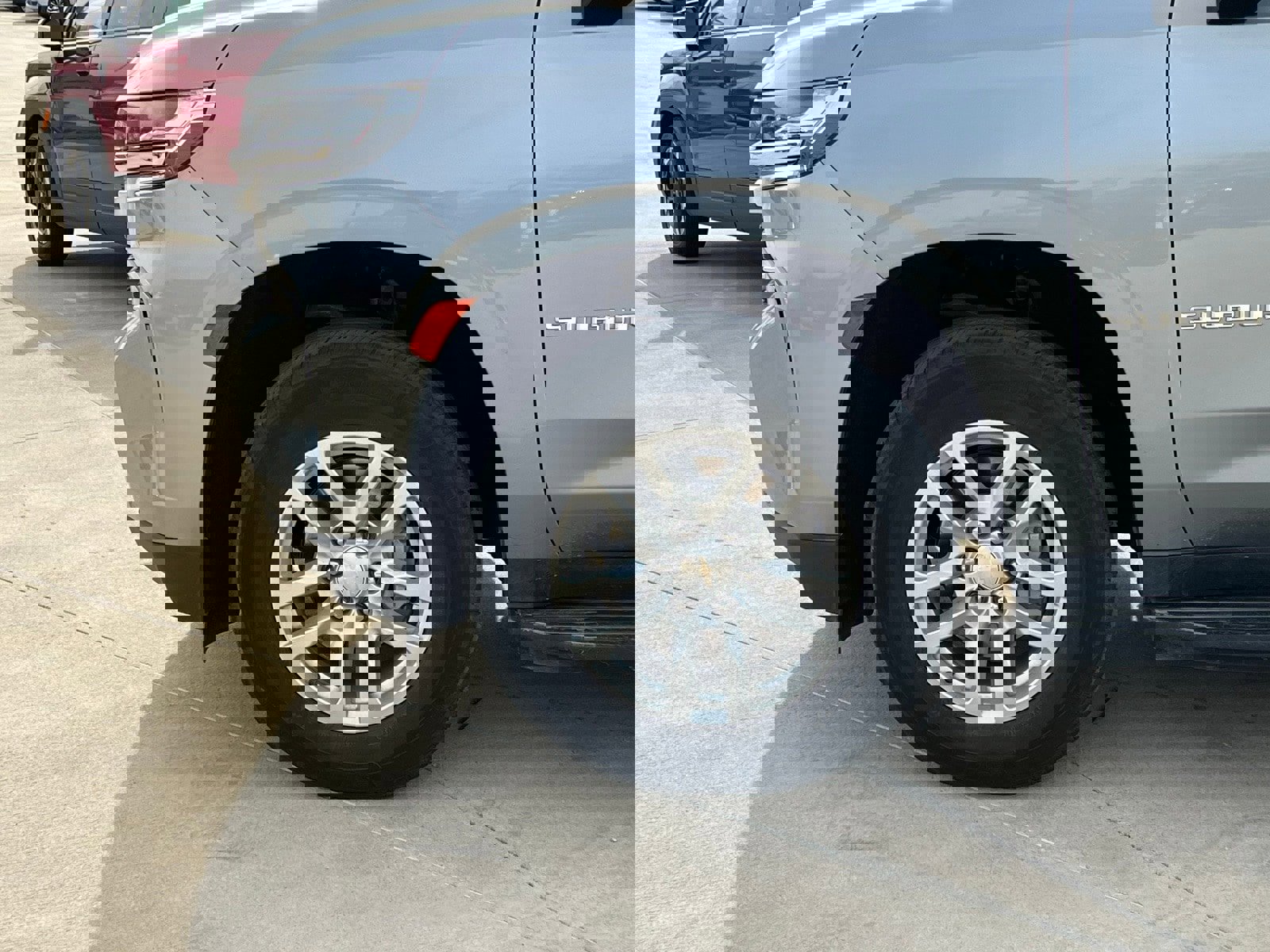 Used 2024 Chevrolet Suburban LT image 8