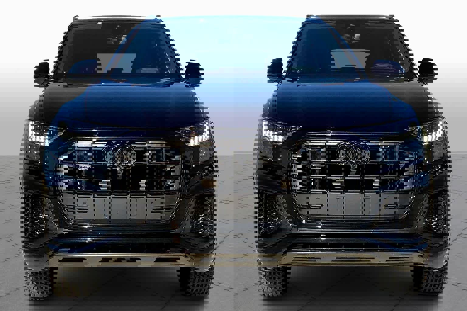 Used 2023 Audi Q8 Prestige w/ Prestige Package image 3