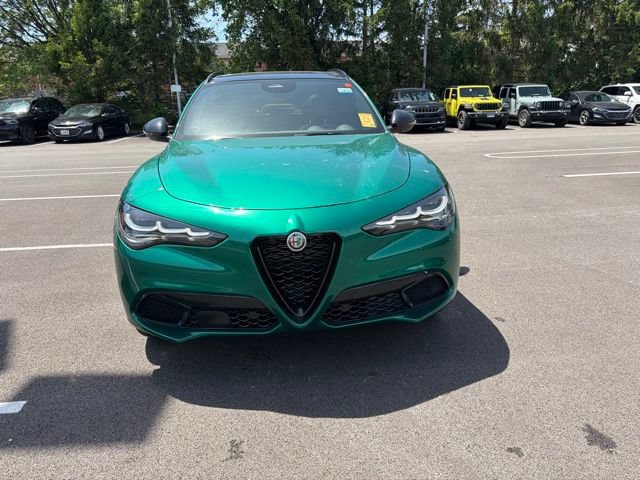Used 2025 Alfa Romeo Stelvio Sprint AWD/4WD image 2