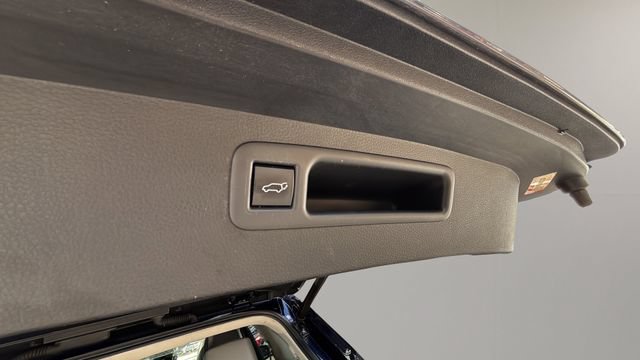 Used 2023 Toyota Highlander XLE FWD image 39