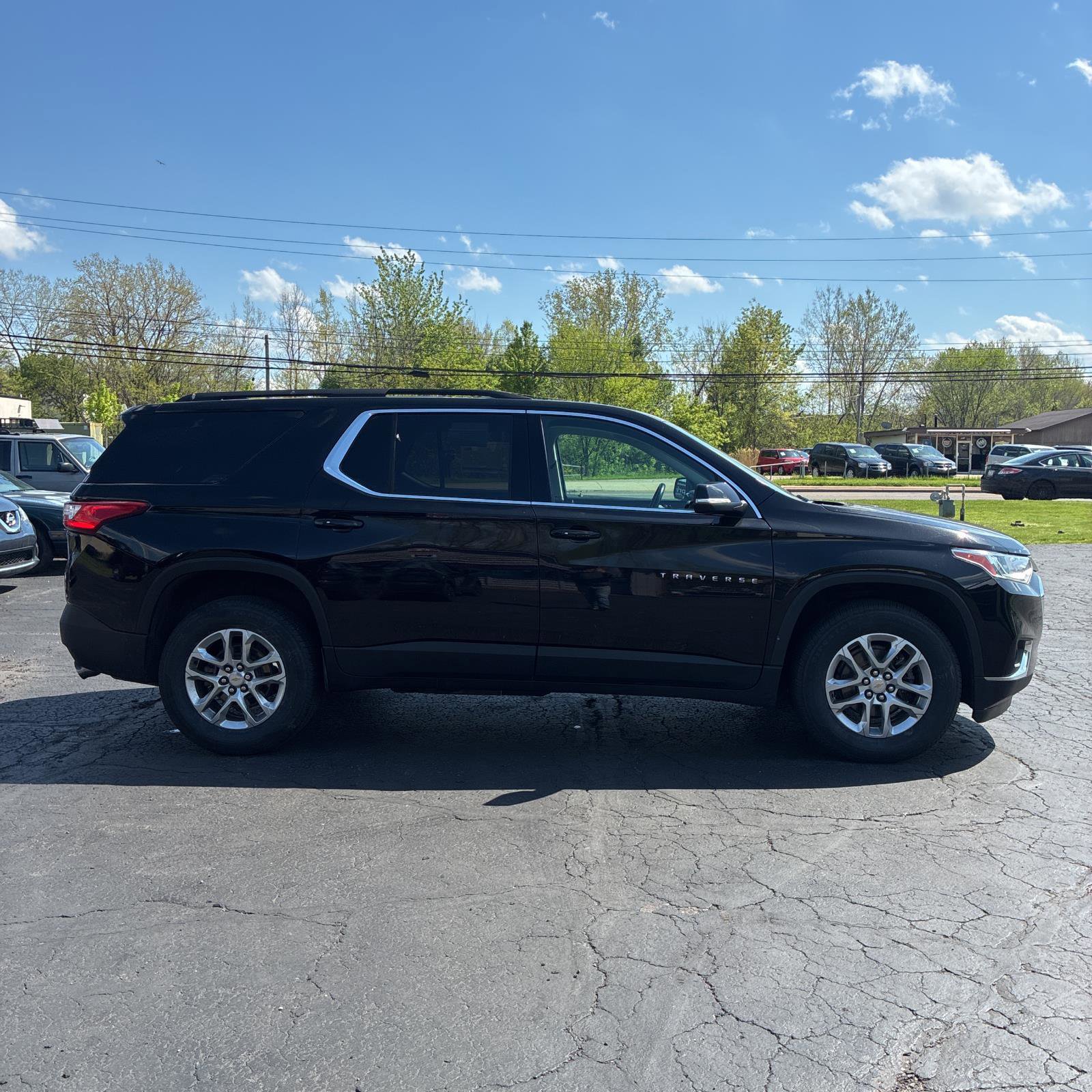Used 2021 Chevrolet Traverse LT FWD image 3