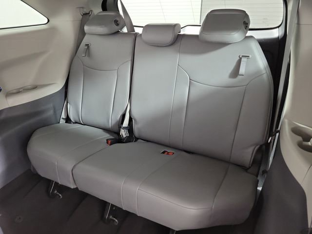 Used 2024 Toyota Sienna XLE FWD image 14