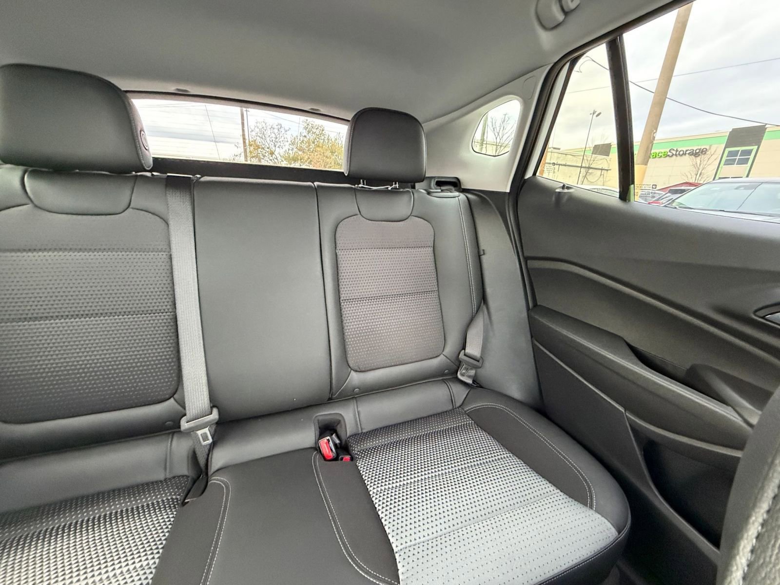 Used 2025 Chevrolet Trax LT image 35