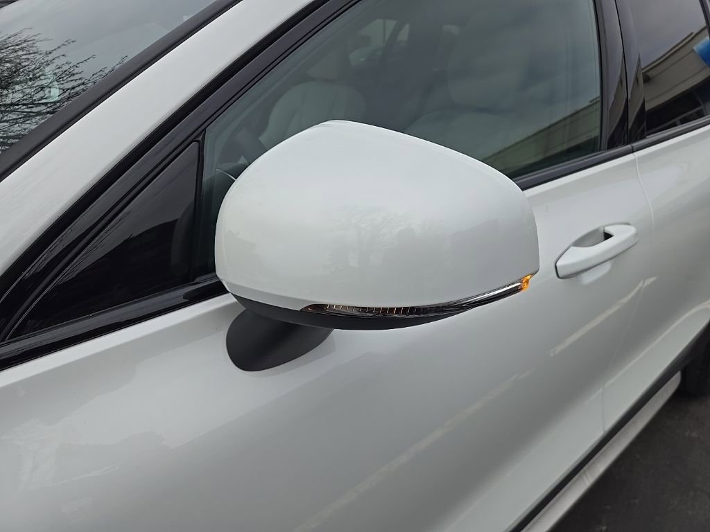 Certified 2024 Volvo V60 B5 Cross Country Ultimate image 5