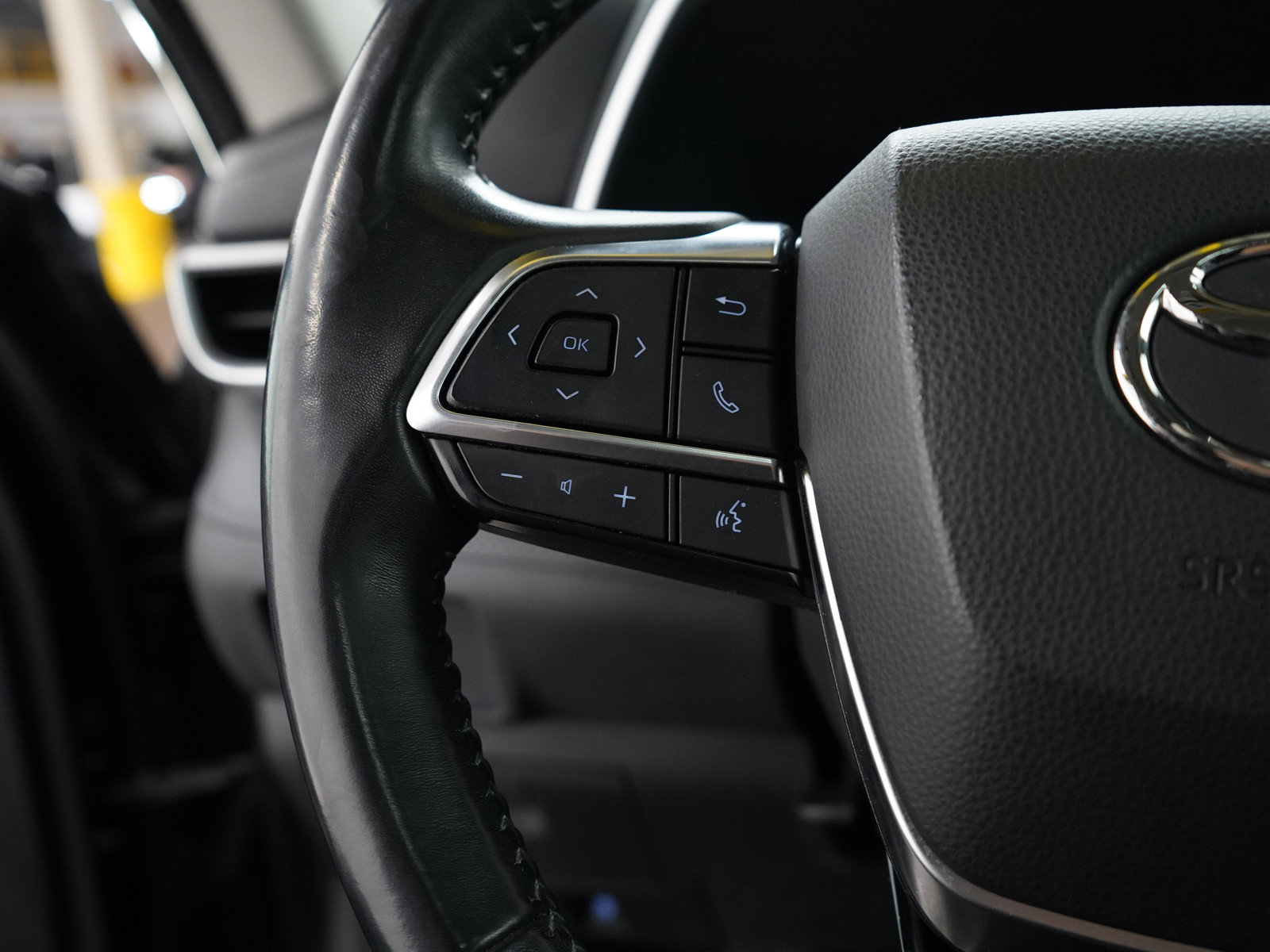 Used 2021 Toyota Highlander XLE image 22