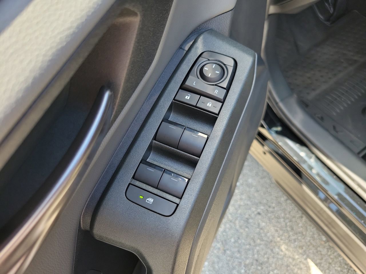 New 2026 Toyota RAV4 SE AWD/4WD image 15