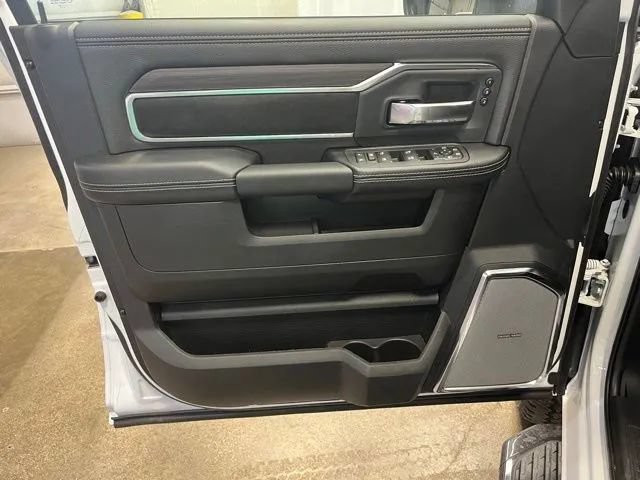 New 2026 RAM 2500 Laramie AWD/4WD image 13