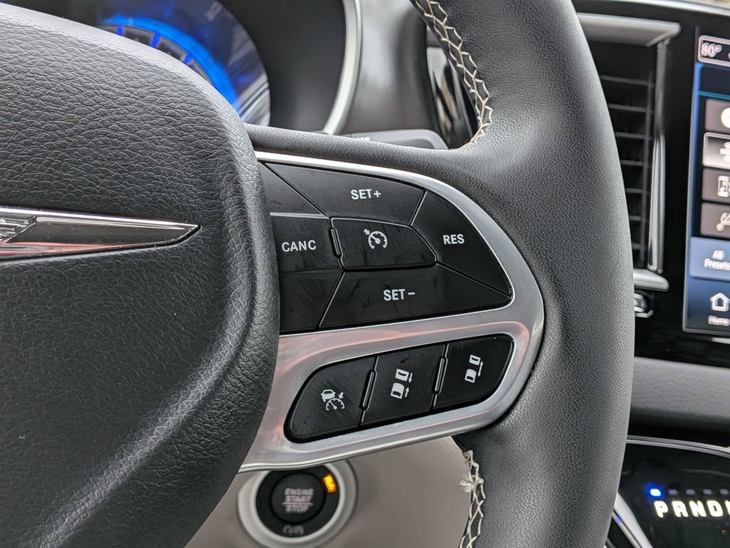 Used 2024 Chrysler Pacifica Touring-L image 31
