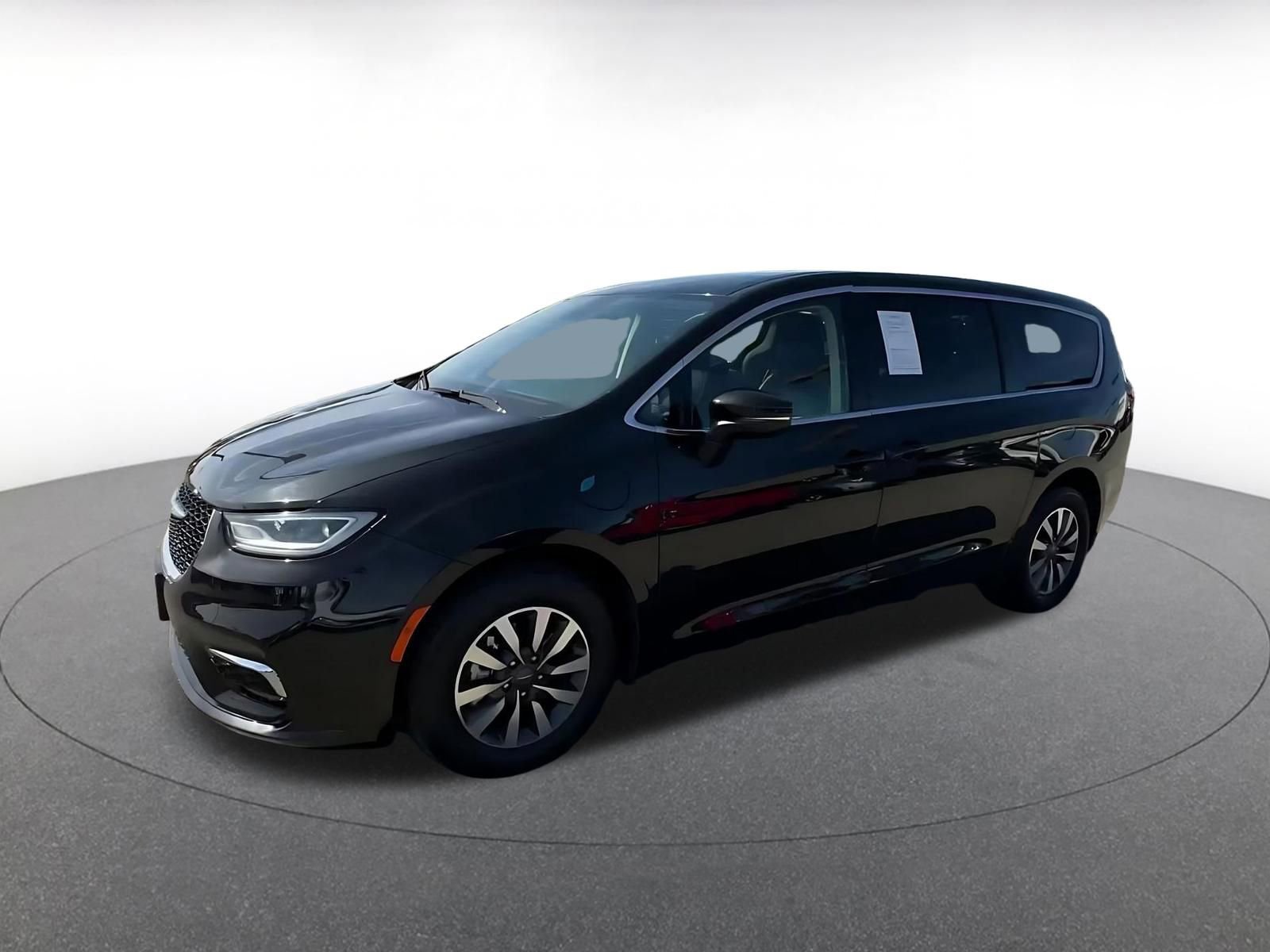 Used 2023 Chrysler Pacifica Touring-L image 8