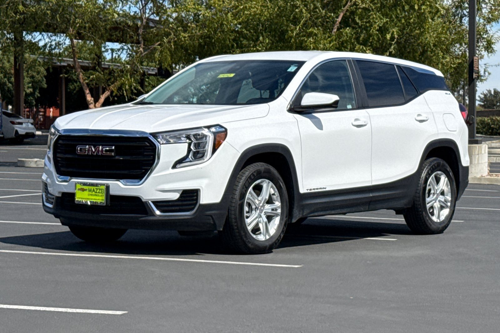 Used 2024 GMC Terrain SLE AWD/4WD image 16