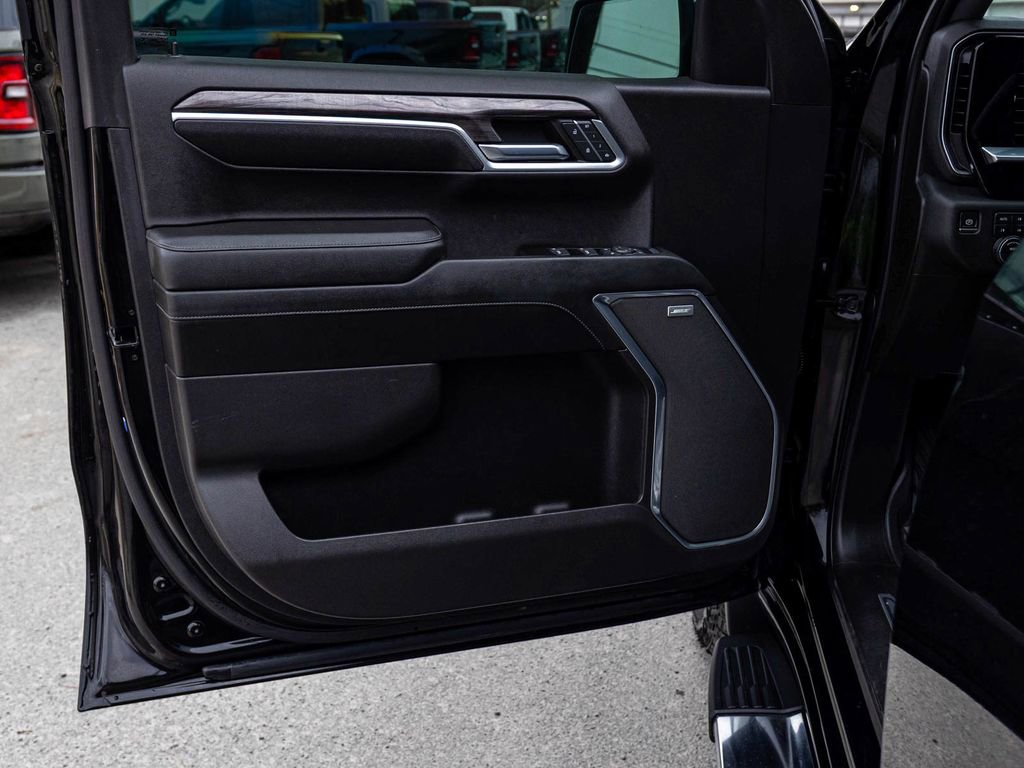 Used 2022 Chevrolet Silverado 1500 LTZ image 11