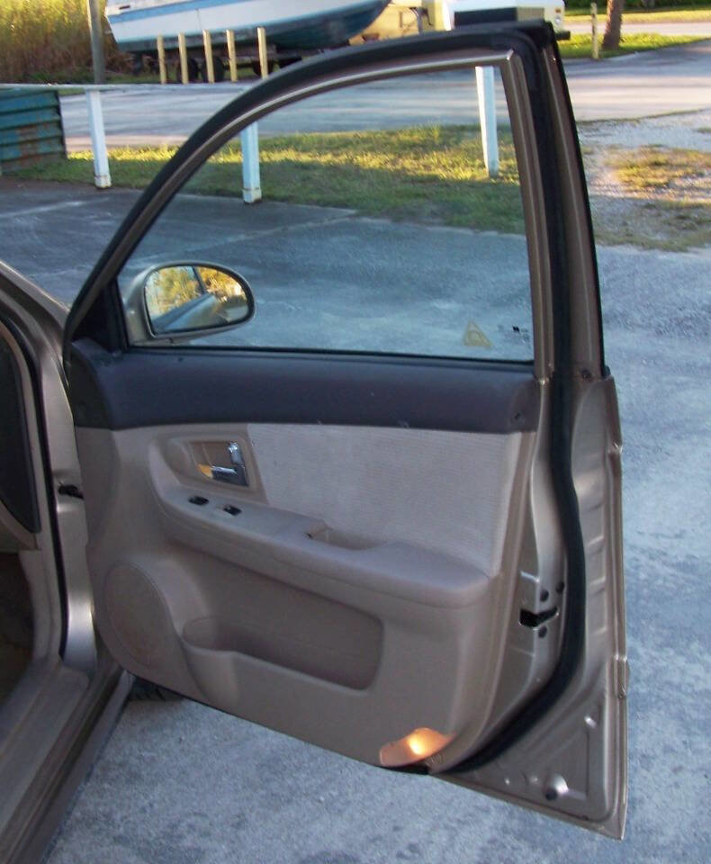 Used 2007 Kia Spectra EX FWD image 13