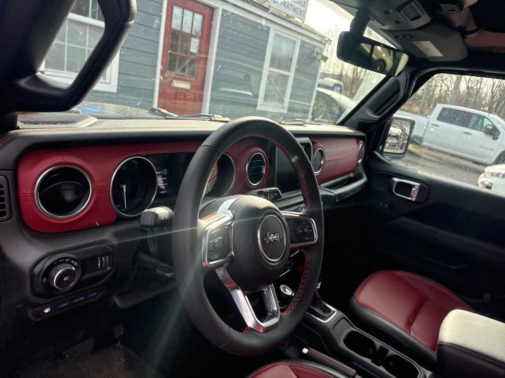 Used 2023 Jeep Wrangler Unlimited Rubicon 4xe image 17