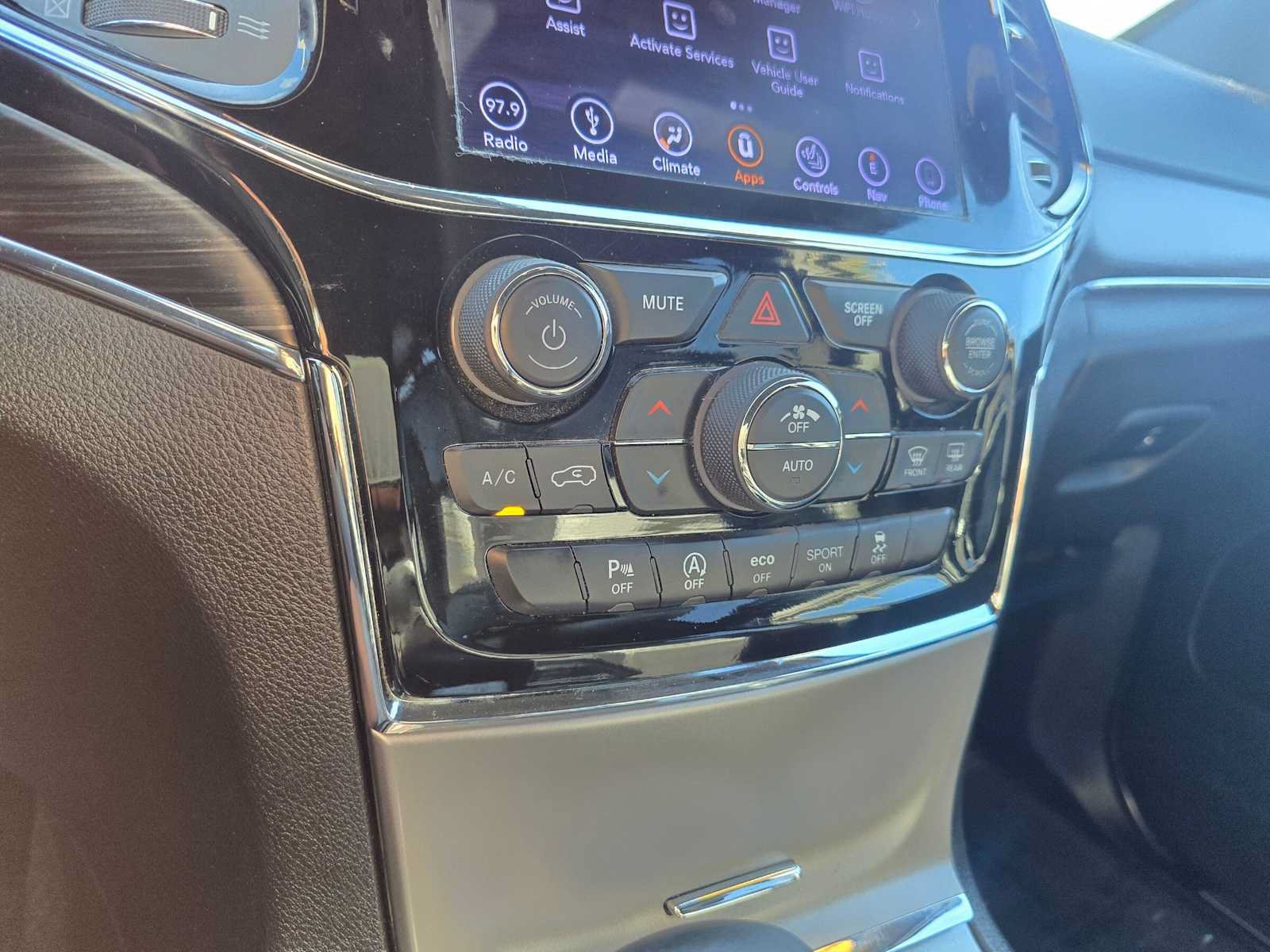 Used 2019 Jeep Grand Cherokee Limited w/ Luxury Group II AWD/4WD image 31