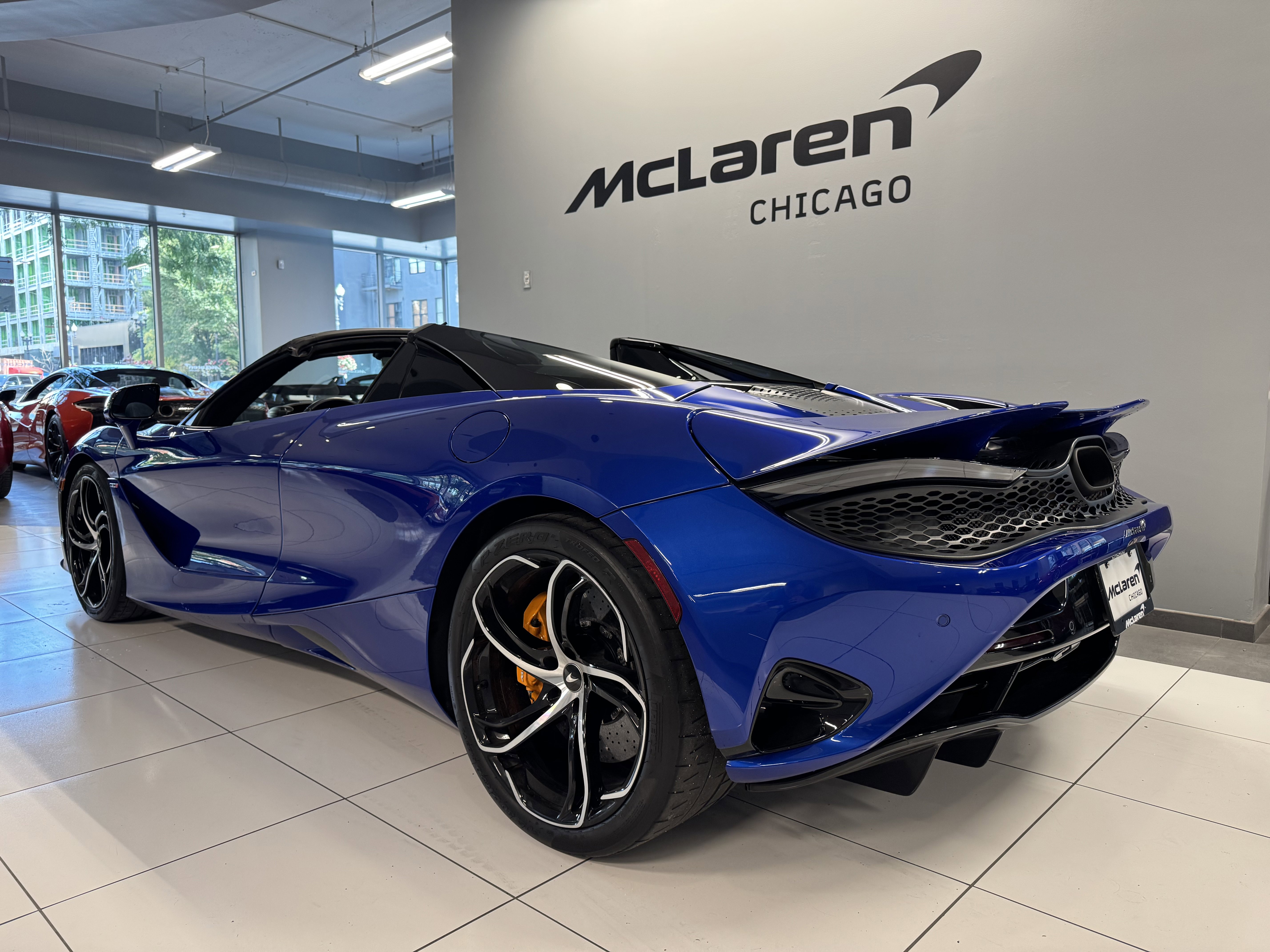 Used 2024 McLaren 750S Spider image 3