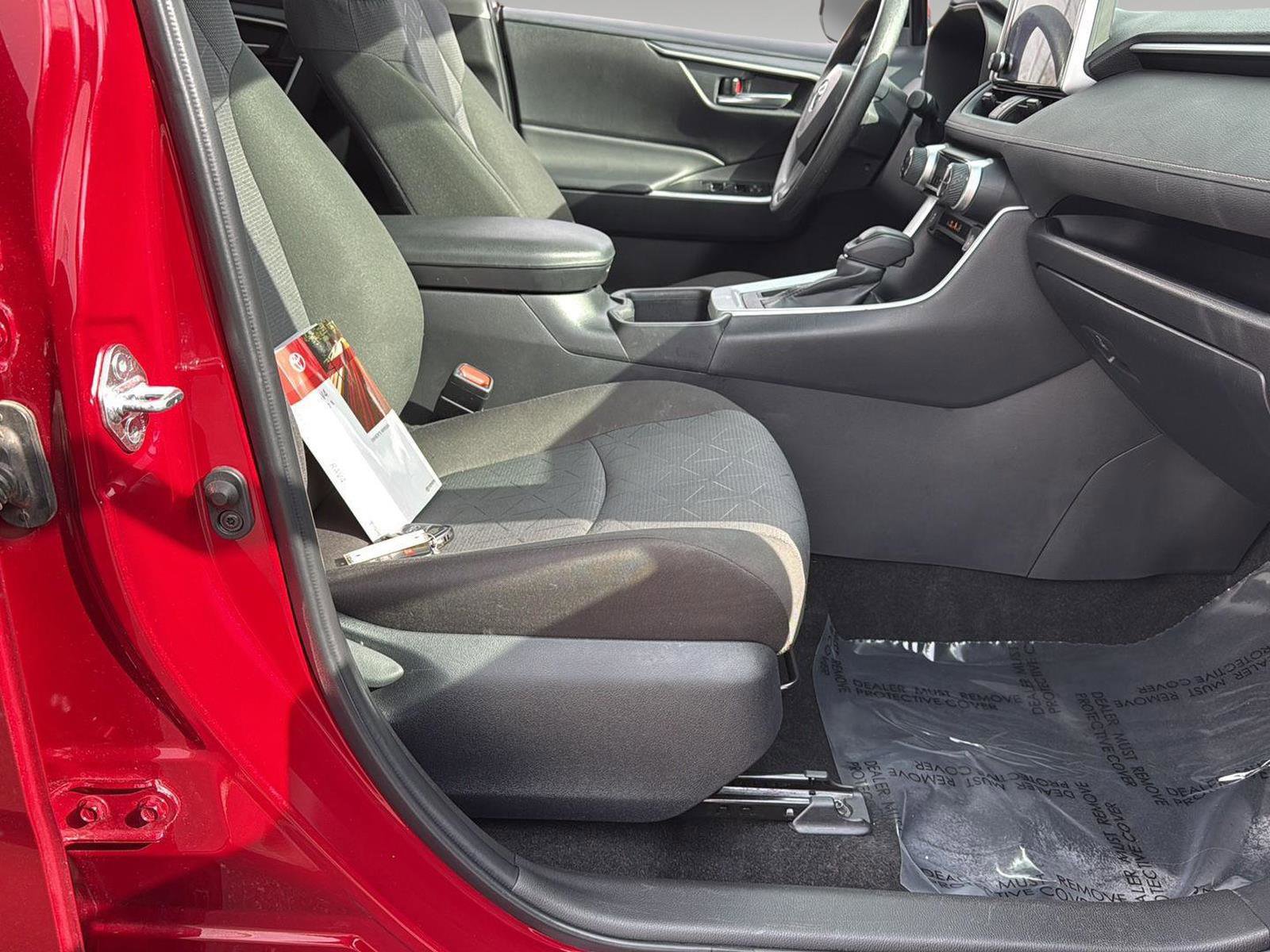 Used 2025 Toyota RAV4 XLE image 17