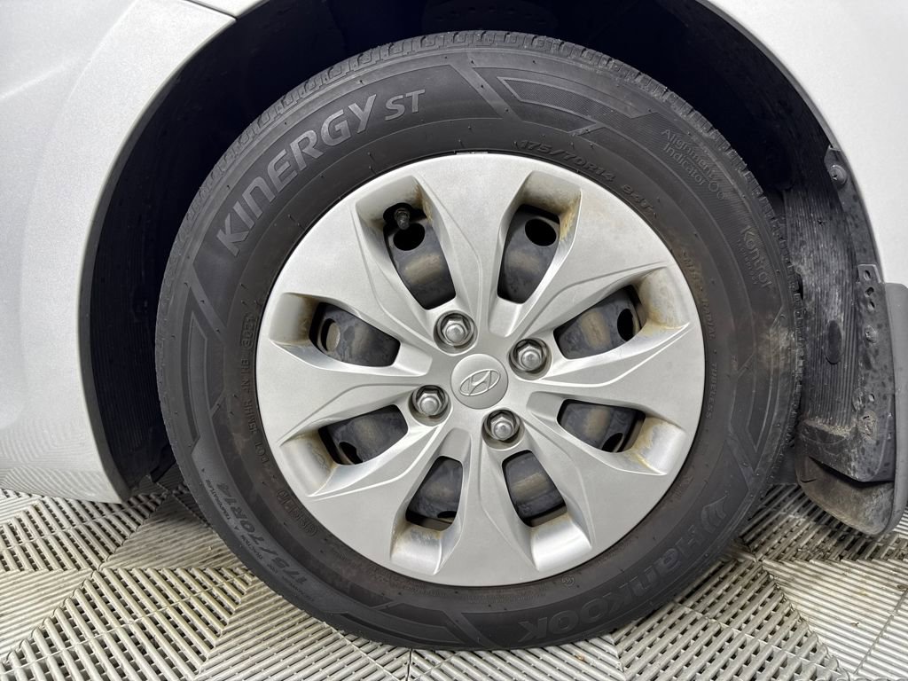 Used 2016 Hyundai Accent SE image 17