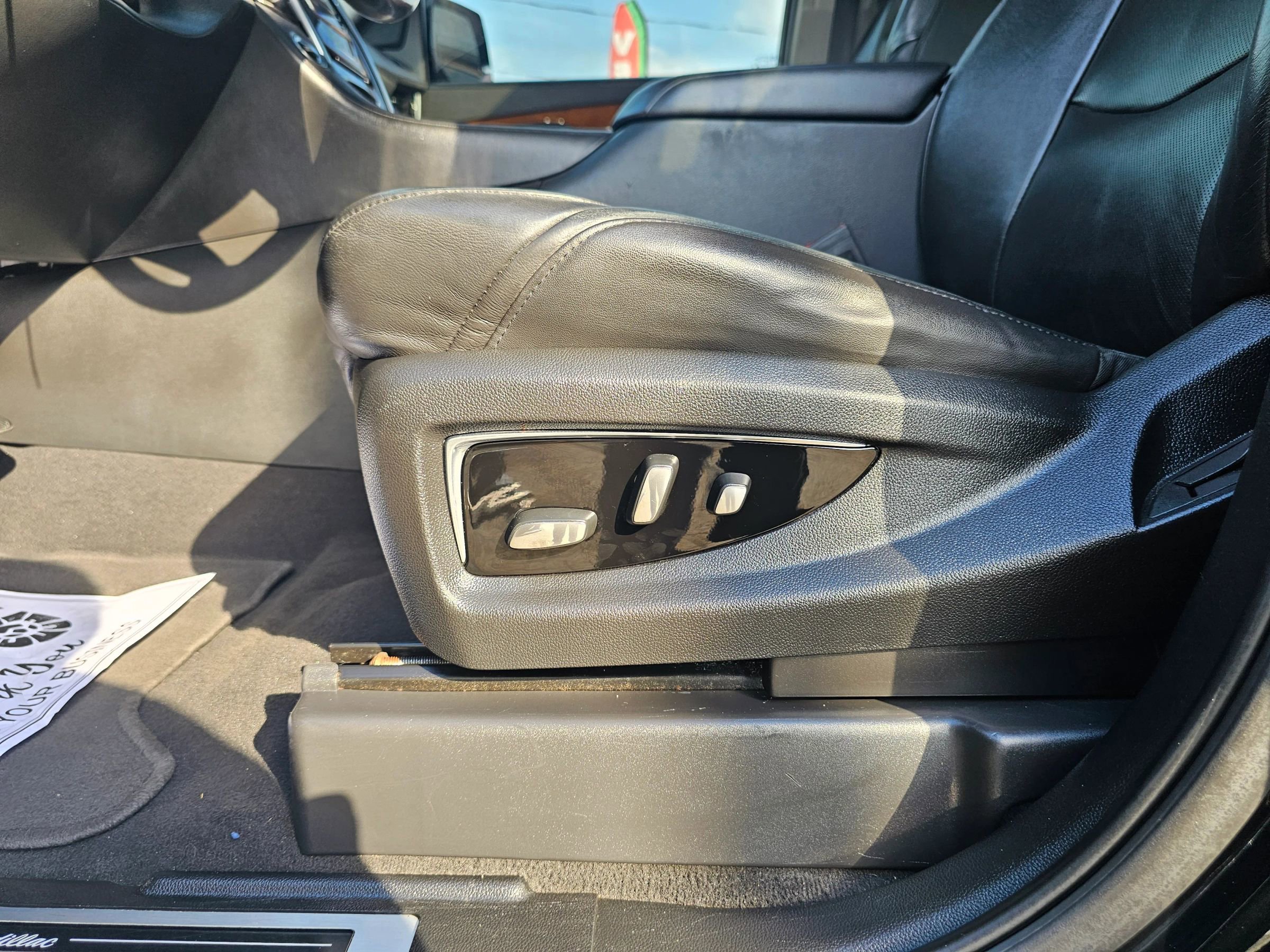 Used 2020 Cadillac Escalade Luxury RWD image 32