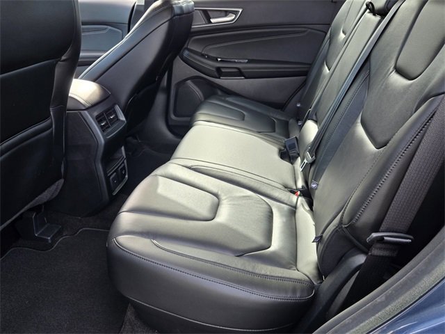 Used 2019 Ford Edge Titanium image 11