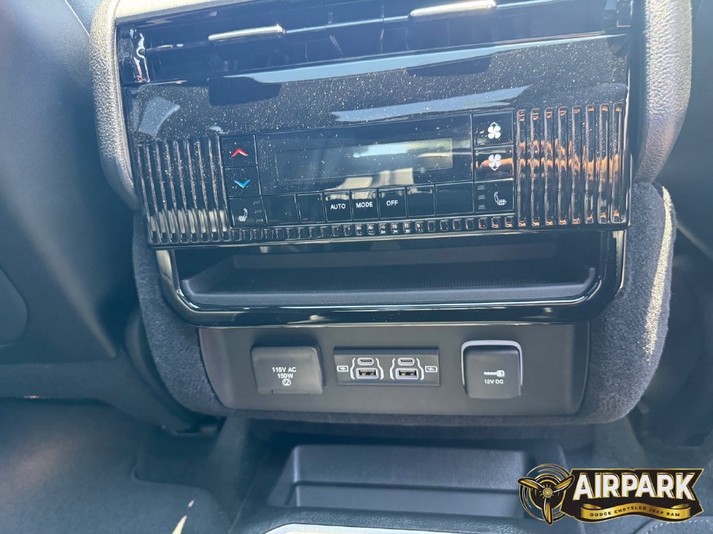 New 2026 Jeep Grand Wagoneer Limited AWD/4WD image 17