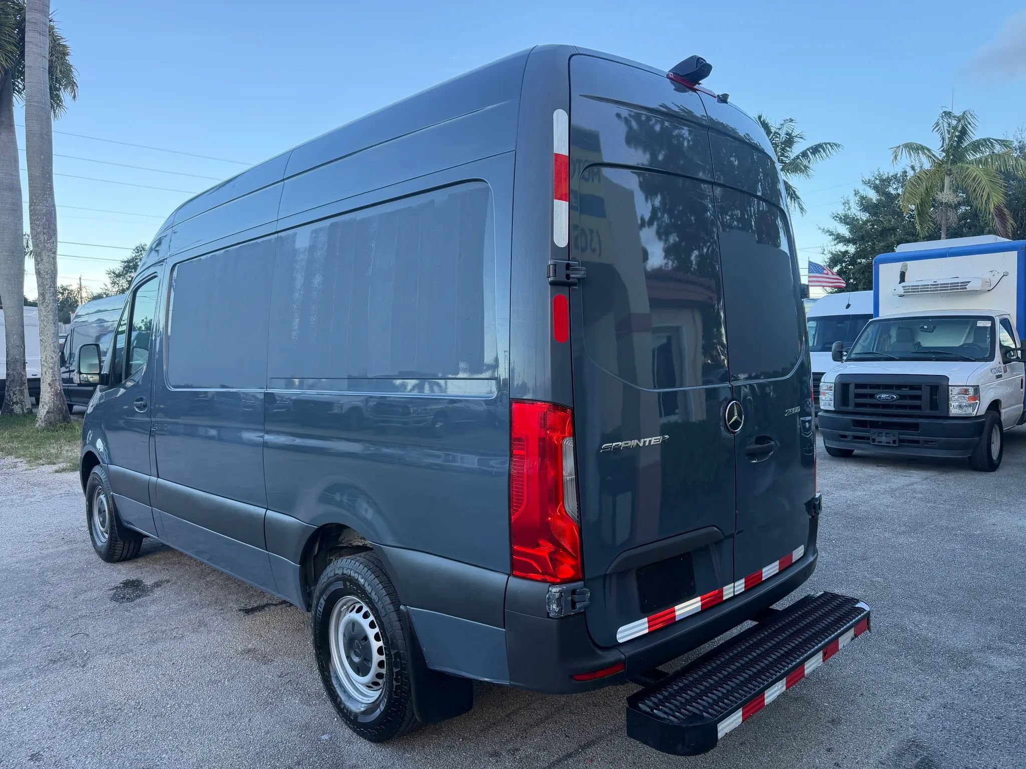 Used 2019 Mercedes-Benz Sprinter 144 image 3