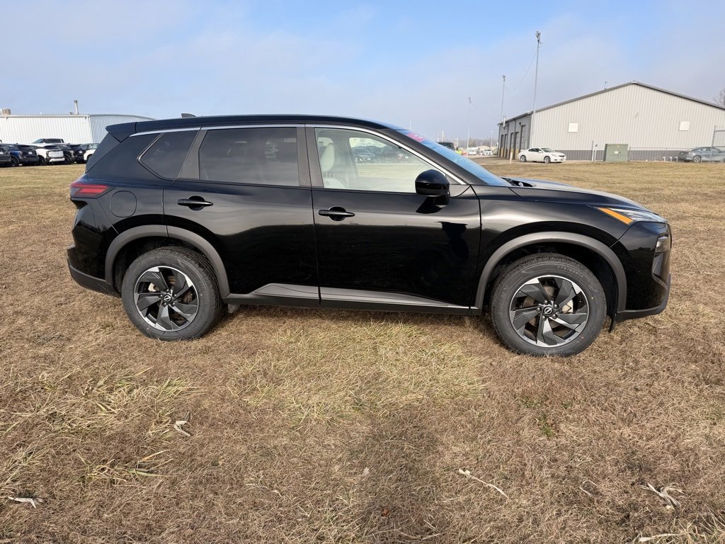 Certified 2025 Nissan Rogue SV image 4