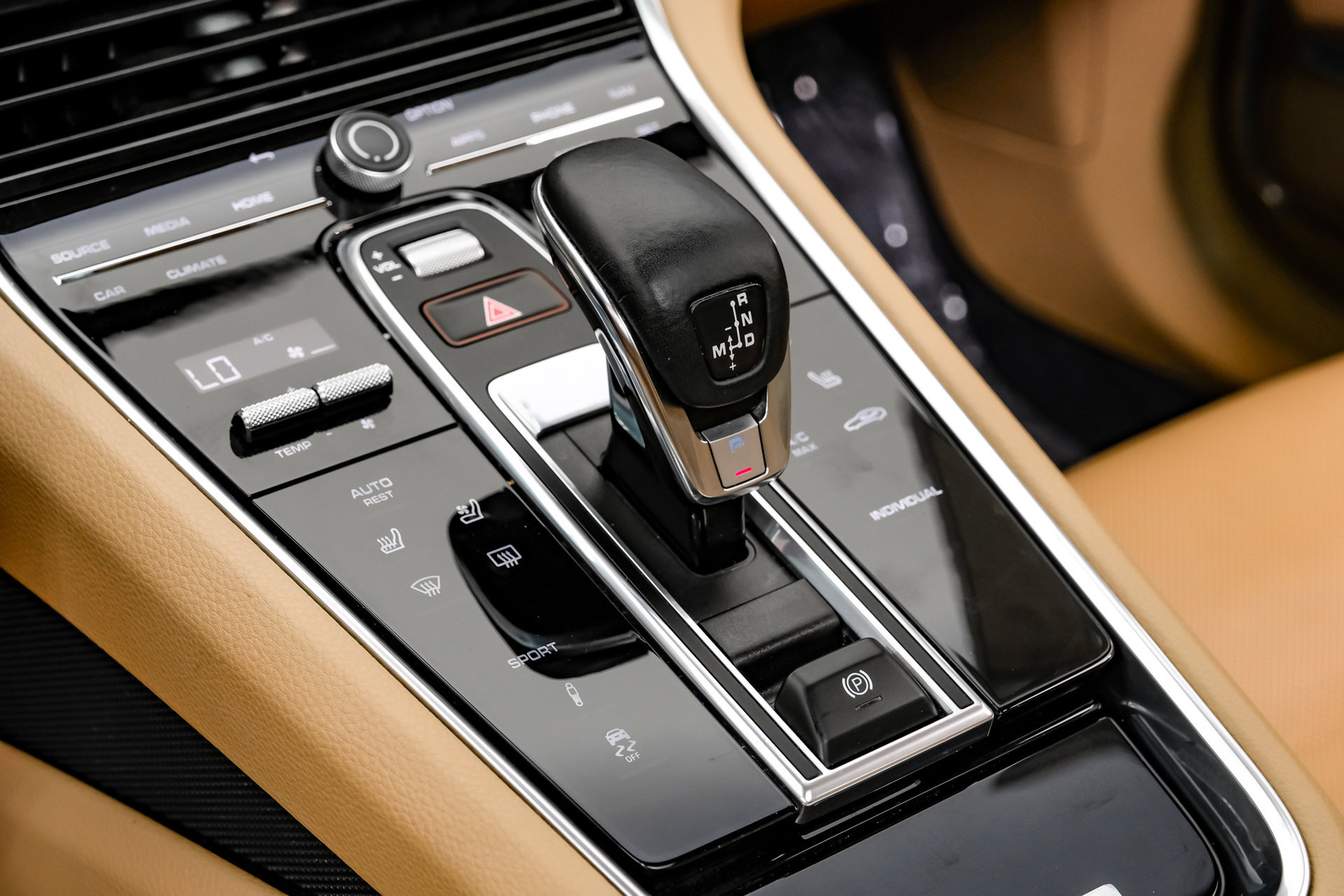 Used 2023 Porsche Panamera Platinum Edition w/ Sportdesign Package RWD image 30