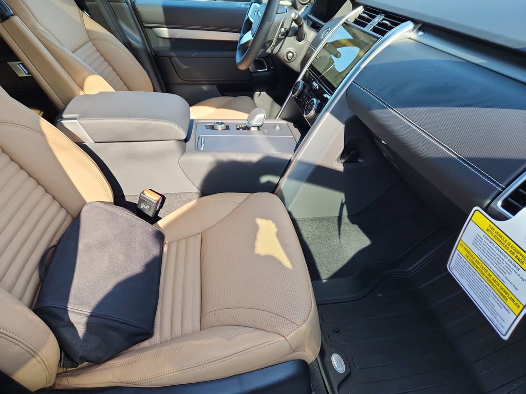 New 2026 Land Rover Discovery Limited Edition AWD/4WD image 3