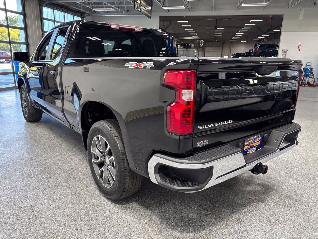 Used 2024 Chevrolet Silverado 1500 LT AWD/4WD image 5
