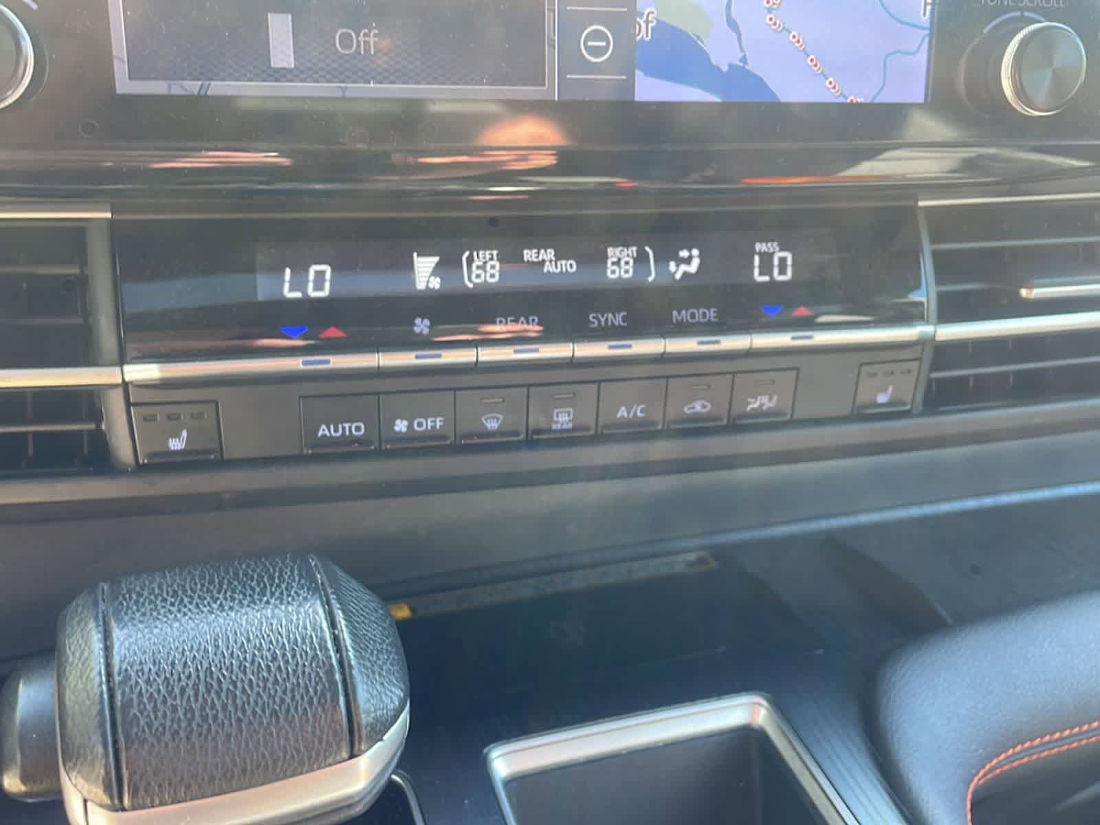 Used 2023 Toyota Sienna XSE w/ XSE Plus Package AWD/4WD image 19