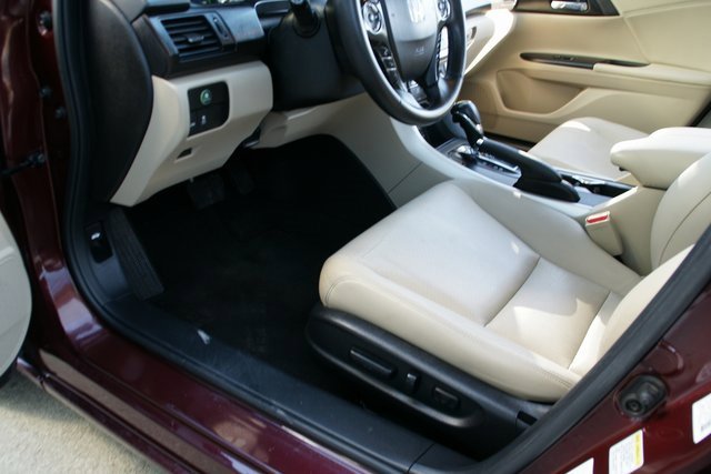 Used 2015 Honda Accord Touring image 13