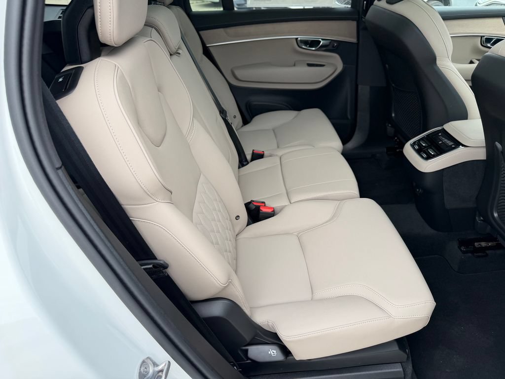 New 2026 Volvo XC90 B6 Plus w/ Protection Package Premier AWD/4WD image 11