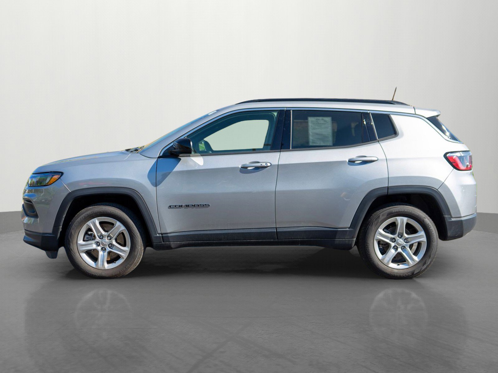 Used 2023 Jeep Compass Latitude w/ Convenience Group AWD/4WD image 4