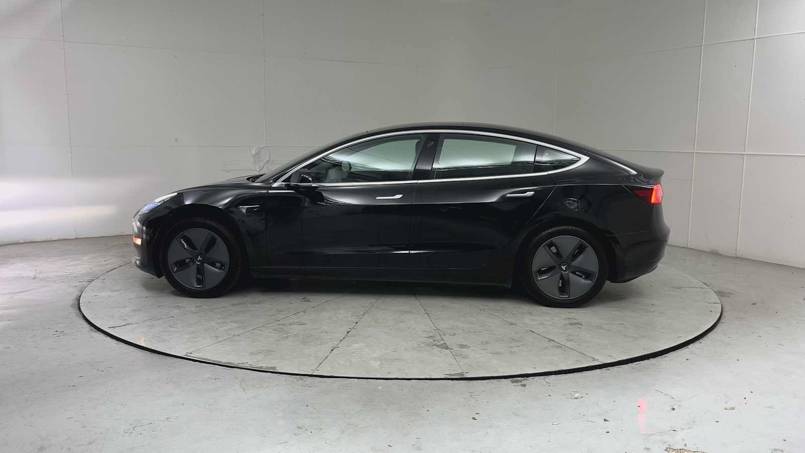 Used 2018 Tesla Model 3 Long Range RWD image 5