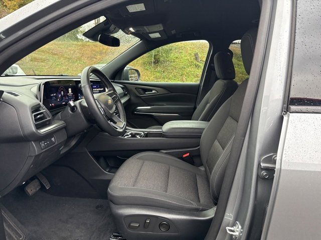 Used 2025 Chevrolet Traverse LT image 21