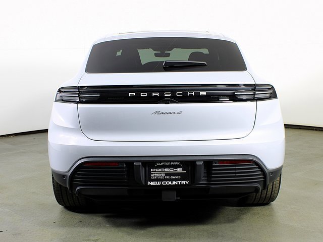 Used 2024 Porsche Macan 4 Electric image 6