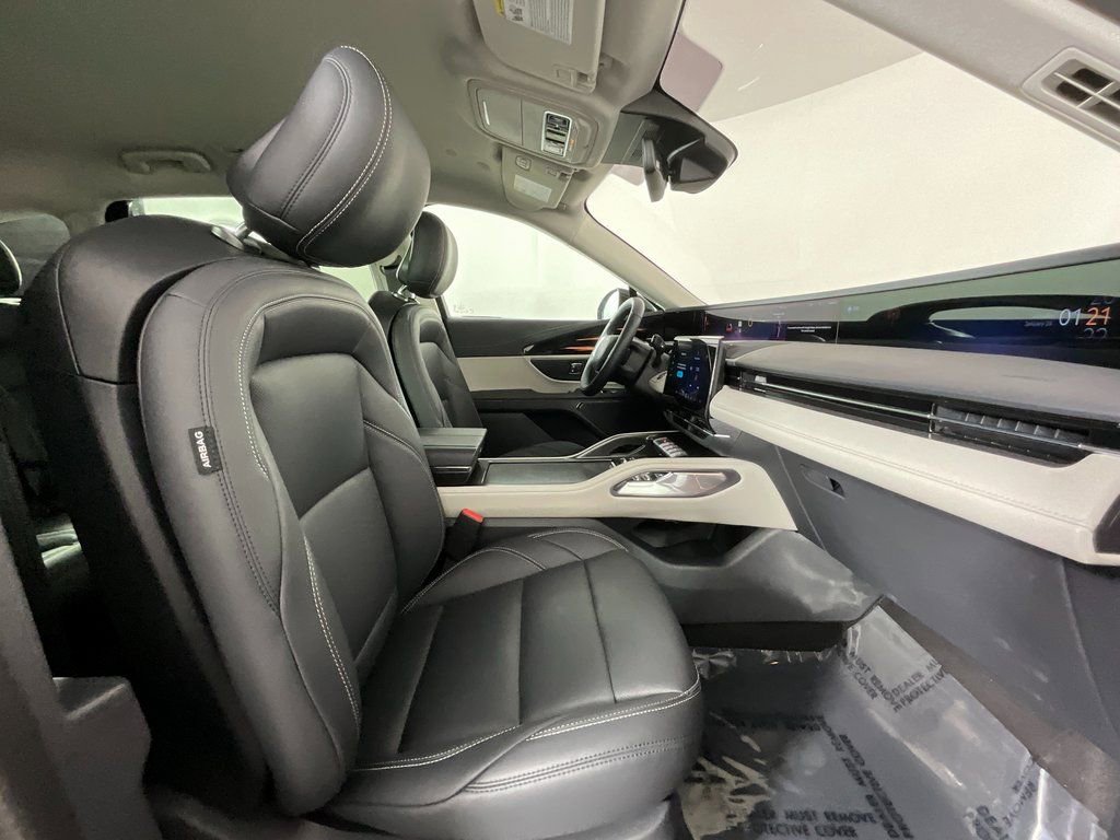 Used 2025 Lincoln Nautilus Premier image 20