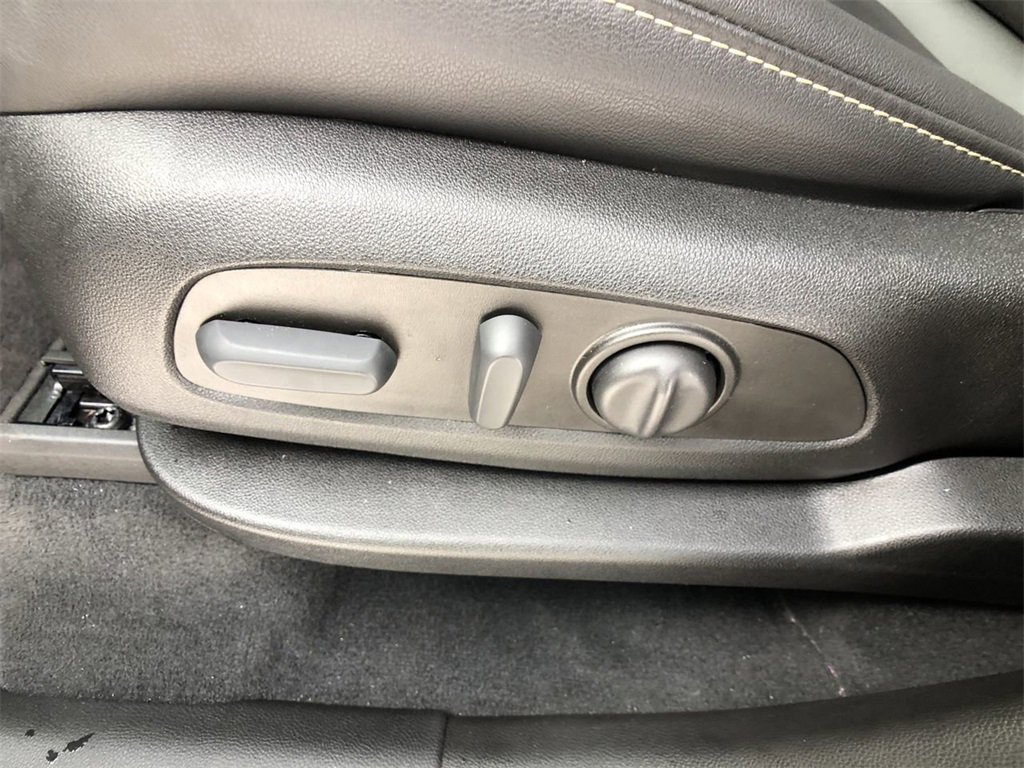 Used 2023 Chevrolet Traverse LT image 12