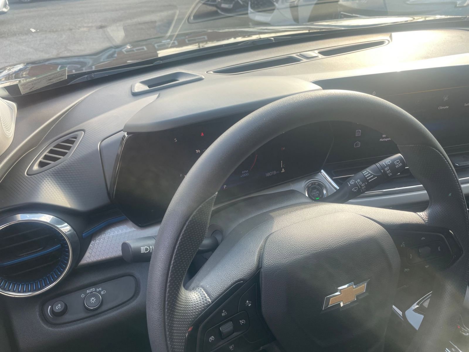 Used 2025 Chevrolet Trax LT image 32