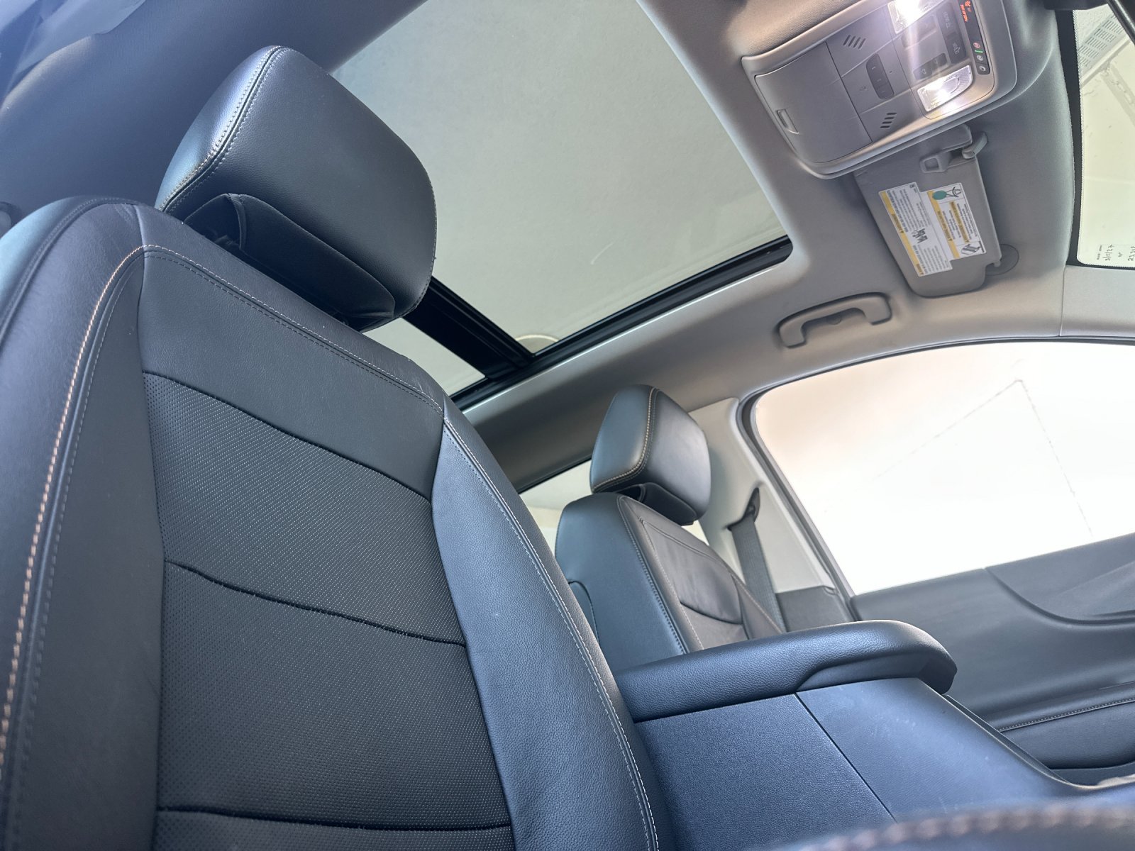 Used 2020 Chevrolet Equinox Premier FWD image 17