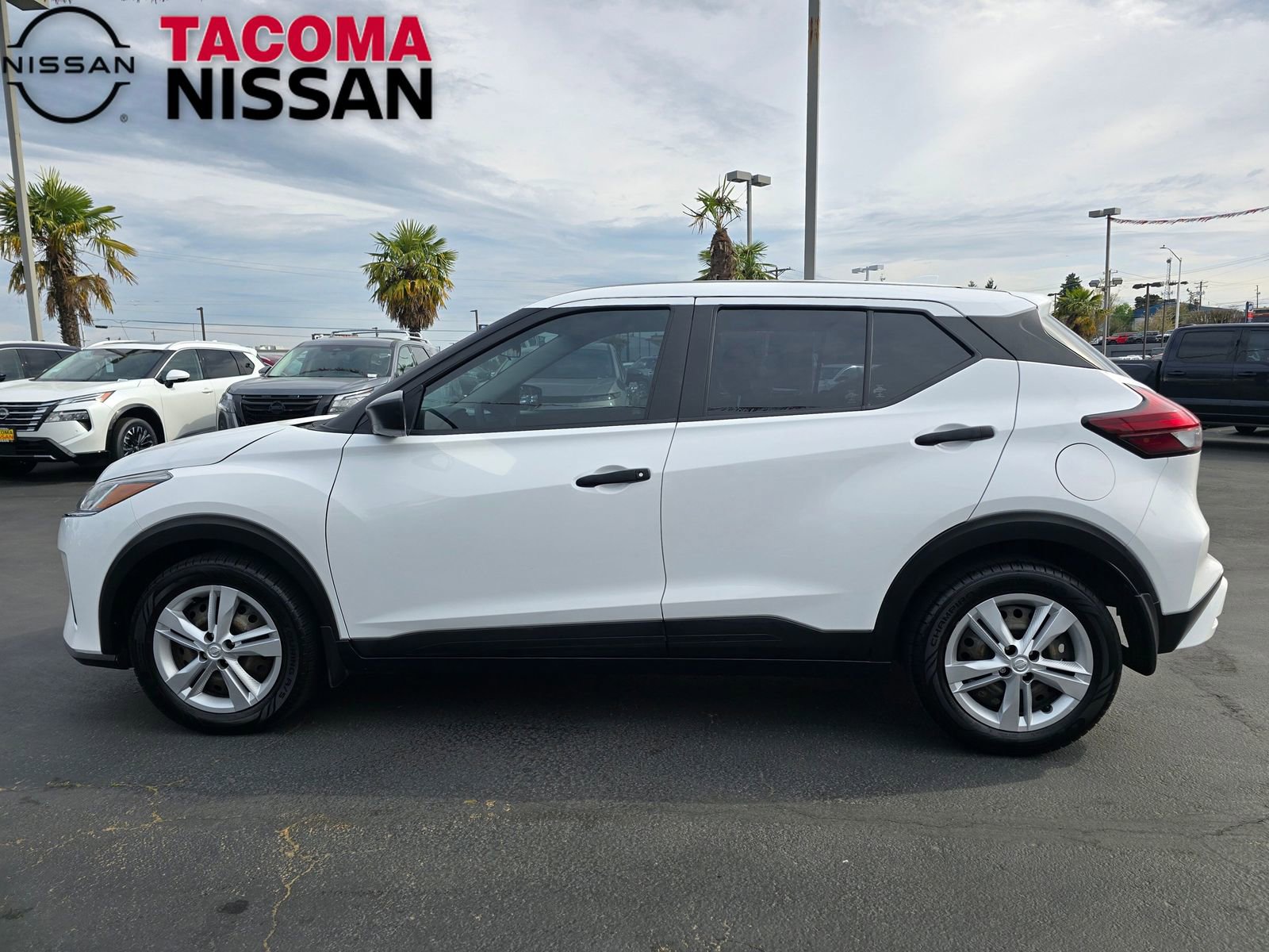 Used 2022 Nissan Kicks S FWD image 2