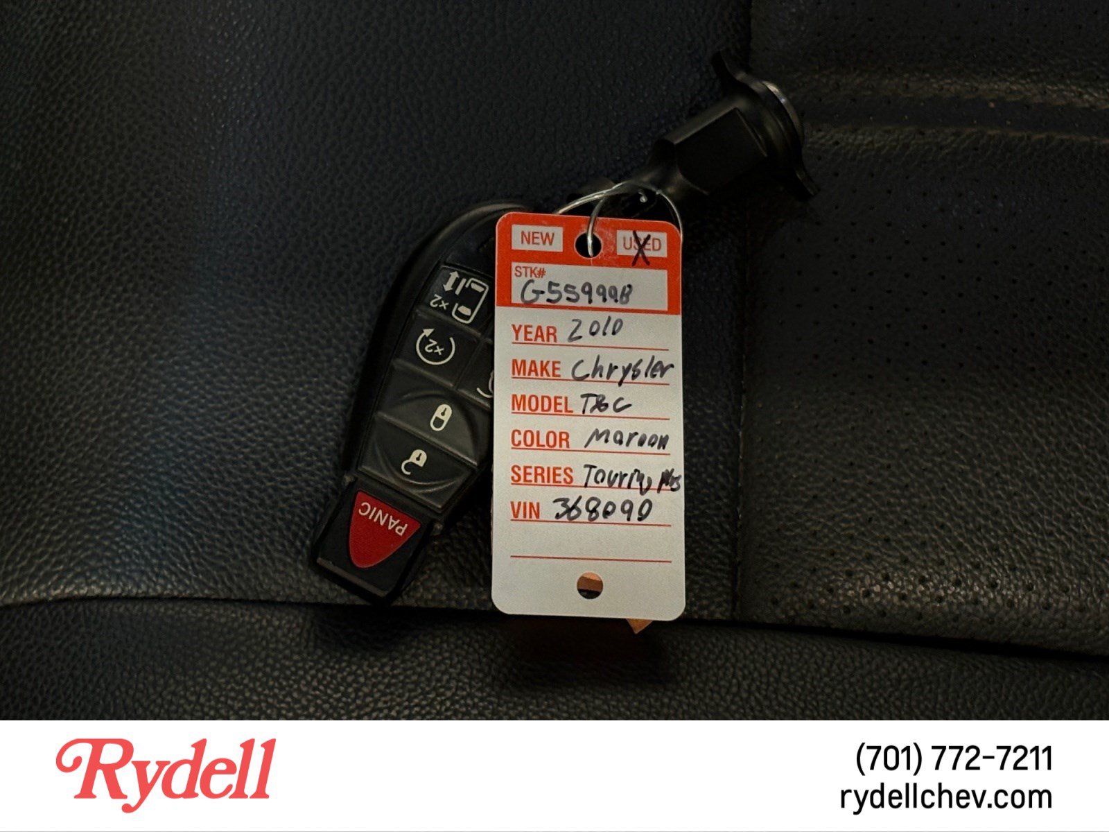 Used 2010 Chrysler Town & Country Touring Plus FWD image 22