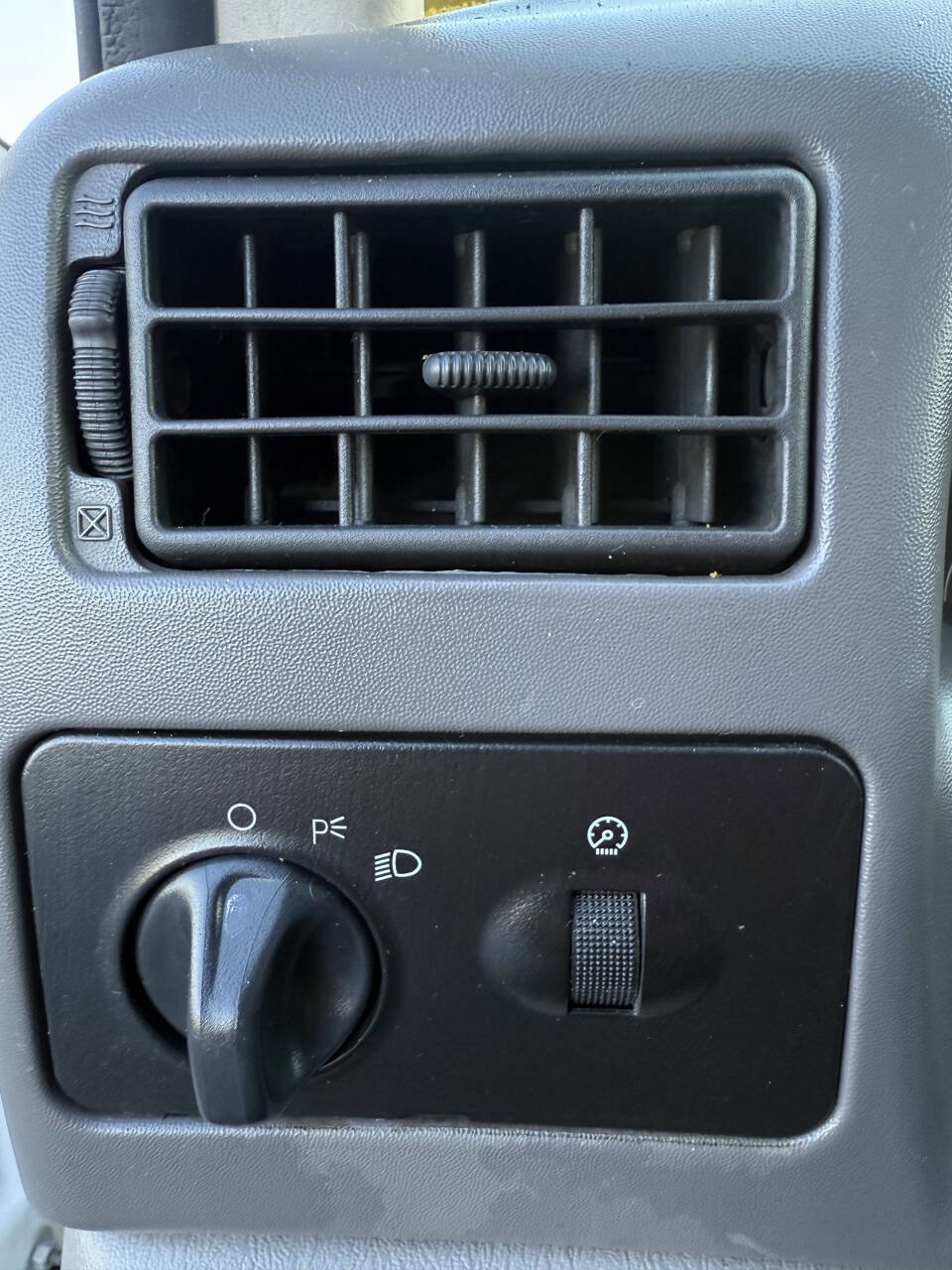 Used 2001 Ford F350 XL image 16