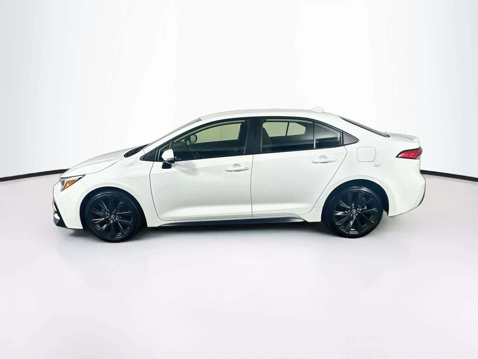 Used 2024 Toyota Corolla SE FWD image 4