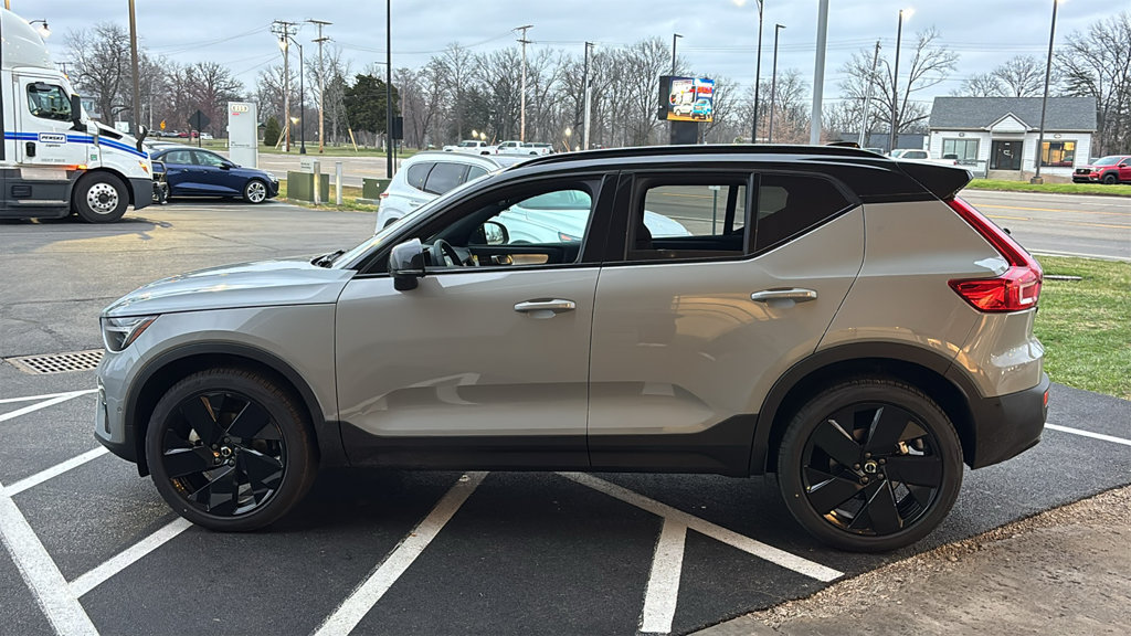 New 2026 Volvo XC40 B5 Ultra w/ Climate Package AWD/4WD image 3