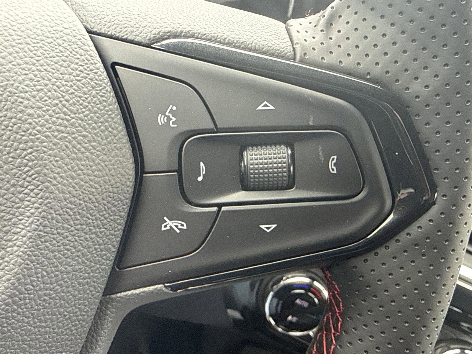 New 2026 Chevrolet Trax RS w/ Sunroof Package image 20