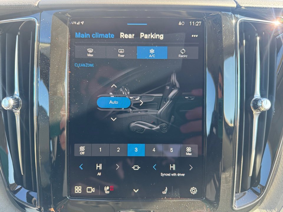 New 2025 Volvo XC60 B5 Ultra w/ Protection Package Premier image 18