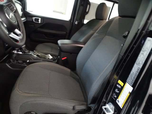Certified 2025 Jeep Wrangler Unlimited Sahara AWD/4WD image 2