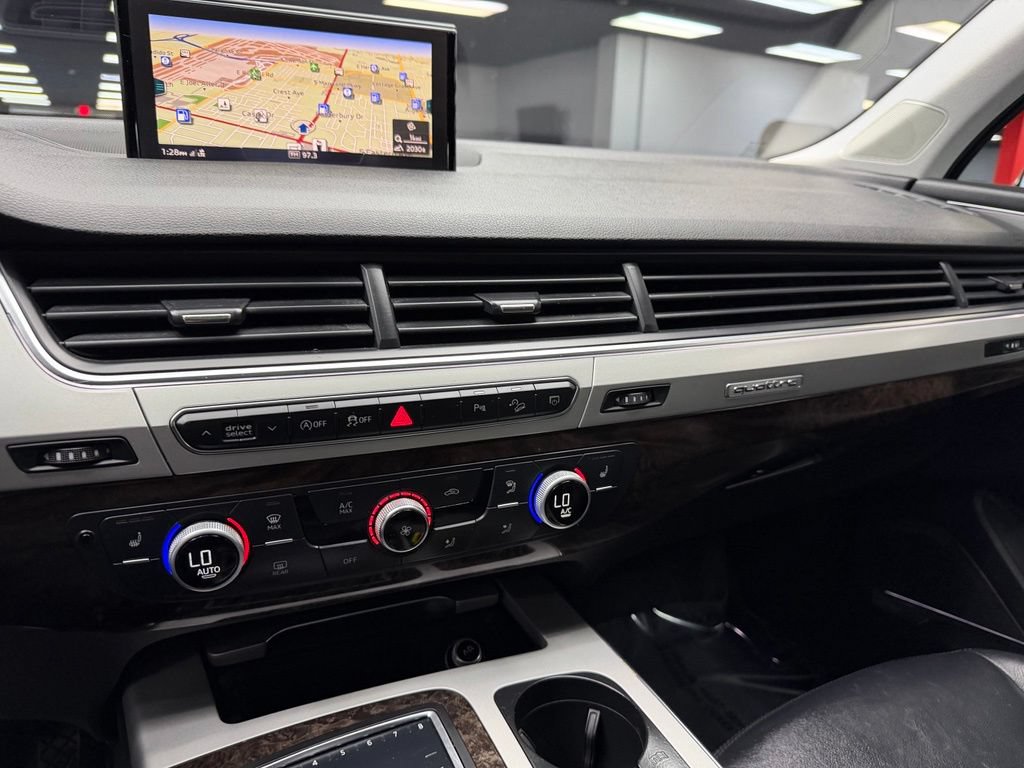 Used 2018 Audi Q7 2.0T Premium Plus w/ Premium Plus Package AWD/4WD image 25